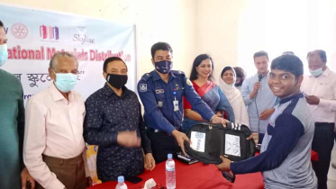 ভোলায় শিক্ষা উপকরণ পেল বিশেষ চাহিদা সম্পন্ন শিশুরা 