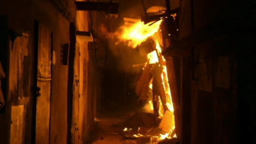 নারায়ণগঞ্জের দুই গুদামে আগুন