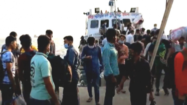 ভোলায় লকডাউন অমান্য করে যাত্রী পারাপার