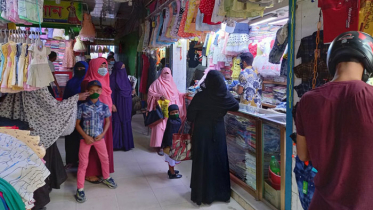 লকডাউন উপেক্ষা, দোকান খুলেছে রাজশাহীর ব্যবসায়ীরা