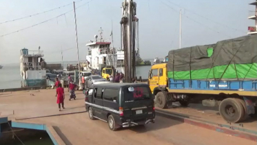 কঠোর লকডাউনেও ফেরিতে পার হচ্ছে ব্যক্তিগত গাড়ি