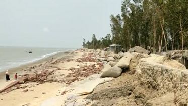 মাতারবাড়ীর বেড়ীবাঁধ লণ্ডভণ্ড, ঘুম ভাঙেনি কর্তৃপক্ষের