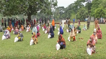 ব্রাহ্মণবাড়িয়ায় কর্মহীন ১শ’ পরিবারের মাঝে খাদ্য সহায়তা