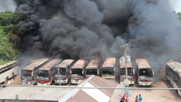 নবাবগঞ্জের বাসস্ট্যান্ডে আগুন, ৯ বাস ও ১৫ দোকান ভস্মিভূত