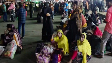 বৃষ্টি, যানজট আর পরিবহণ সংকটে নাজেহাল ঘর ফেরত মানুষ