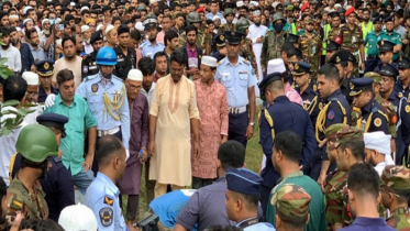 ‘আমি সেই হতভাগ্য, সন্তানের লাশ কাঁধে নিয়েছি’