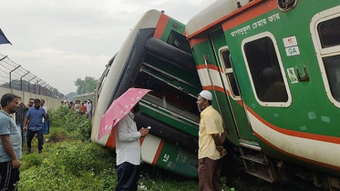 লালমনিরহাটে দুই ট্রেনের সংঘর্ষ