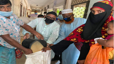 মোংলায় প্রধানমন্ত্রীর ঈদ উপহার বিতরণ