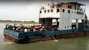 বাংলাবাজার ফেরিঘাটে আজও ঢাকামুখী যাত্রীর চাপ