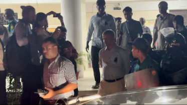 সেনা-র‍্যাব-পুলিশের পাহারায় ৯ ঘণ্টা পর মাইলস্টোন ছাড়লেন দুই উপদেষ্টা ও প্রেস সচিব