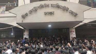 বঙ্গবাজার অগ্নিকাণ্ডে পুলিশের ওপর হামলার ঘটনায় ৩ জন রিমান্ডে