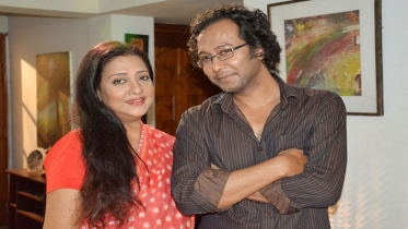 সুবর্ণা মুস্তাফা-সৌদ দম্পতিকে বিমানবন্দরে আটকে দিল পুলিশ