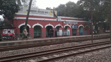 চলন্ত ট্রেনে ধর্ষণের অভিযোগে চার পুলিশ সদস্য প্রত্যাহার চলন্ত ট্রেনে ধর্ষণের অভিযোগে চার পুলিশ সদস্য প্রত্যাহার