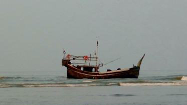 তিনটি ট্রলারসহ ২১ জেলেকে ধরে নিয়ে গেল আরাকান আর্মি