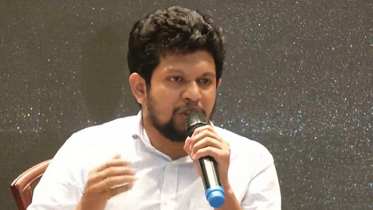 সরকারকে বেশি বেশি প্রশ্ন করতে বললেন মাহফুজ আলম
