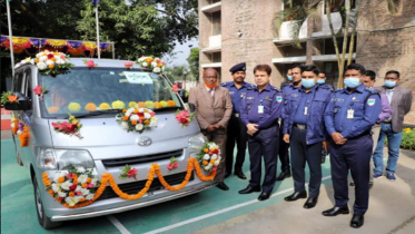 সুসজ্জিত গাড়িতে চেপে অবসরে গেলেন পুলিশ পরিদর্শক আহাম্মদ