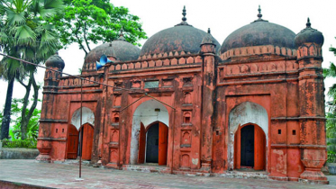 পৌনে চারশ’ বছরের দৃষ্টিনন্দন মসজিদ মনোহরগঞ্জে