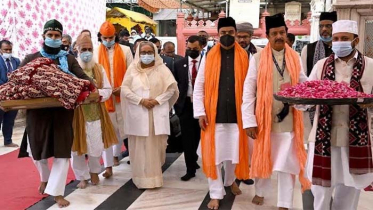 নিজাম উদ্দিন আউলিয়ার দরগাহ্ জিয়ারত করেছেন প্রধানমন্ত্রী (ভিডিও)