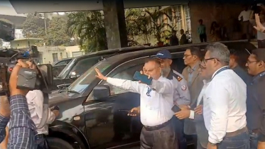 গভর্নরের উপদেষ্টা আহসান উল্লাহকে বের করে দিলেন কর্মকর্তারা