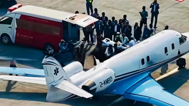 সিঙ্গাপুরে পৌঁছেছে হাদিকে বহনকারী এয়ার অ্যাম্বুলেন্স সিঙ্গাপুরে পৌঁছেছে হাদিকে বহনকারী এয়ার অ্যাম্বুলেন্স