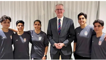 অস্ট্রেলিয়ায় আশ্রয় নিলেন ইরানি নারী দলের ৫ ফুটবলার