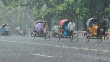 সাত সকালে ঢাকায় মুষলধারে বৃষ্টি, ভোগান্তিতে কাজে বের হওয়া মানুষ