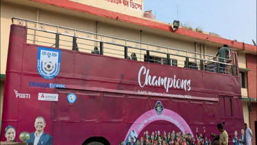 সাফ অনূর্ধ্ব-২০ চ্যাম্পিয়নদের বরণে ছাদখোলা বাসে শোভাযাত্রা সাফ অনূর্ধ্ব-২০ চ্যাম্পিয়নদের বরণে ছাদখোলা বাসে শোভাযাত্রা