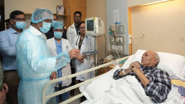 অসুস্থ রিজভীকে দেখতে হাসপাতালে তারেক রহমান