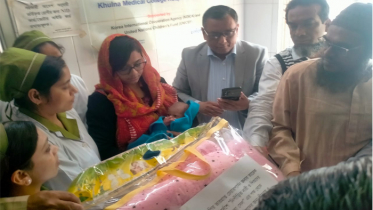 খুলনা হাসপাতালে অভিভাবকহীন নবজাতকের পাশে তারেক রহমান 
