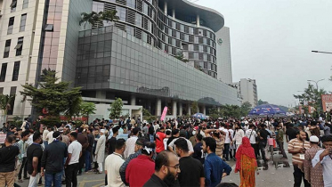 বিটিআরসি ভবনে মোবাইল ফোন ব্যবসায়ীদের ভাঙচুর, আটক ৫