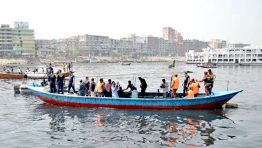 বুড়িগঙ্গায় লঞ্চডুবি, চলছে উদ্ধার কাজ