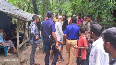 বসত ঘরে পরেছিল বিধবা নারীর গলাকাটা মরদেহ  