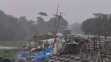 বৃষ্টি ও দমকা হাওয়া বইছে, উপকূল জুড়ে আতঙ্ক