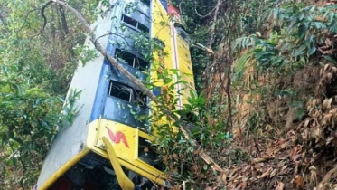 বান্দরবানে পর্যটকবাহী বাস খাদে পড়ে আহত ২০