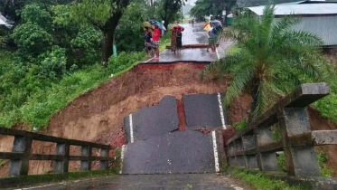 সেতু ধসে বান্দরবান-রাঙ্গামাটি সড়ক যোগাযোগ বিচ্ছিন্ন সেতু ধসে বান্দরবান-রাঙ্গামাটি সড়ক যোগাযোগ বিচ্ছিন্ন