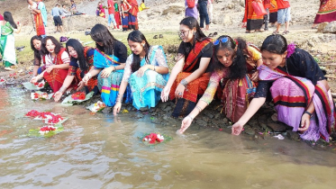 বান্দরবানে নদীতে ফুল ভাসিয়ে বিষু ও বিজু উৎসব শুরু