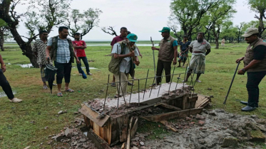 পর্যটকদের বসার বেঞ্চ নির্মাণ নিয়ে দুই সরকারি দপ্তরের হুলুস্থুল কাণ্ড