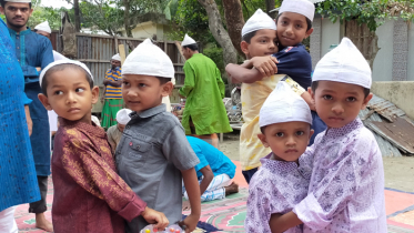 সৌদির সাথে মিল রেখে বরগুনায় ঈদ উদযাপন