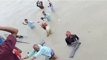 বিএনপি নেতাকর্মীদের নিয়ে ডুবোচরে আটকা লঞ্চ, উদ্ধারে এসে নৌকাডুবি বিএনপি নেতাকর্মীদের নিয়ে ডুবোচরে আটকা লঞ্চ, উদ্ধারে এসে নৌকাডুবি