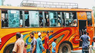 স্বাস্থ্যবিধির তোয়াক্কা নেই বেনাপোল-যশোর মহাসড়কে