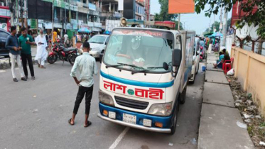 কলকাতায় আগুনে নিহত ৫ জনের মরদেহ নিতে বেনাপোলে অপেক্ষা কলকাতায় আগুনে নিহত ৫ জনের মরদেহ নিতে বেনাপোলে অপেক্ষা