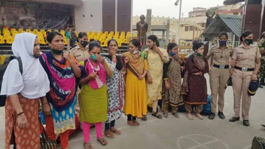 ভারতে পাচার হওয়া ৮ নারী দেশে হস্তান্তর 