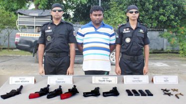 বিদেশি পিস্তল-রিভলবার-শুটারগানসহ গোল্ড নাসির আটক