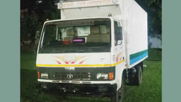 ওষুধের কাভার্ডভ্যানে মিললো দেড় কোটি টাকা মূল্যের চন্দন কাঠ