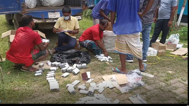 বেনাপোলে নকল ওষুধ, শাড়িসহ কাভার্ডভ্যান আটক