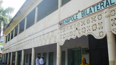 লক্ষাধিক টাকার বই বিক্রির অভিযোগ প্রধান শিক্ষকের বিরুদ্ধে