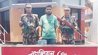 বেনাপোল চেকপোস্টে ৪৭০টি নকল ড্রাইভিং লাইসেন্সসহ যাত্রী আটক