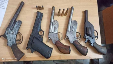 পুটখালী সীমান্ত থেকে ৫টি পিস্তল ও ৭ রাউন্ড গুলি উদ্ধার