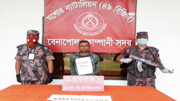 কোমরের বেল্টে বাধা ছিল কোটি টাকার স্বর্ণের বার