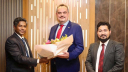 ঢাকায় পৌঁছেছেন নতুন মার্কিন রাষ্ট্রদূত ব্রেন্ট ক্রিস্টেনসেন